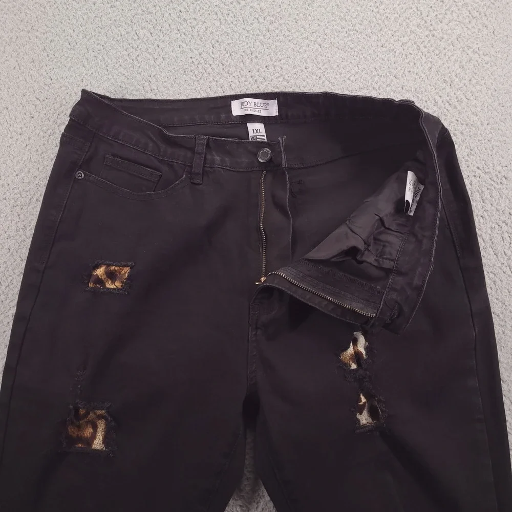 JUDY BLUE Jeans Size 1XL Skinny Fit Leopard Patch Black Stretch Denim - Picture 5 of 14